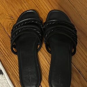 Women’s black sandal